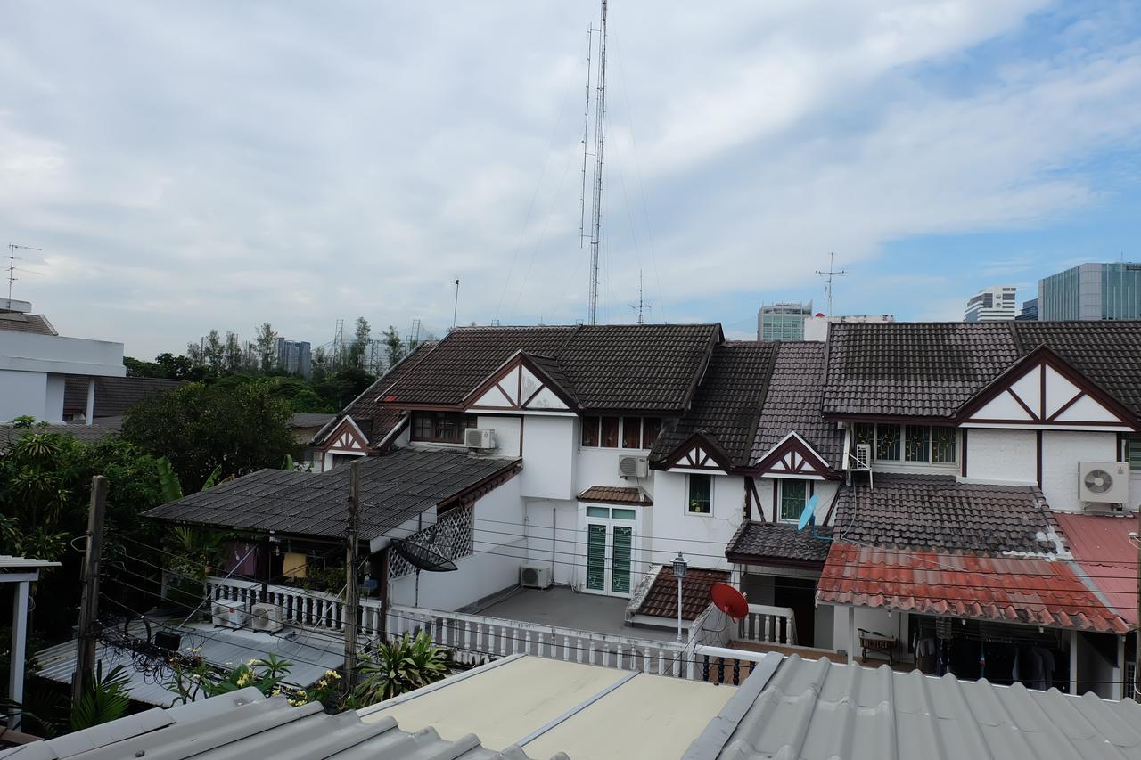 Baan Paan Sook Unitato Hostel Bangkok Bagian luar foto