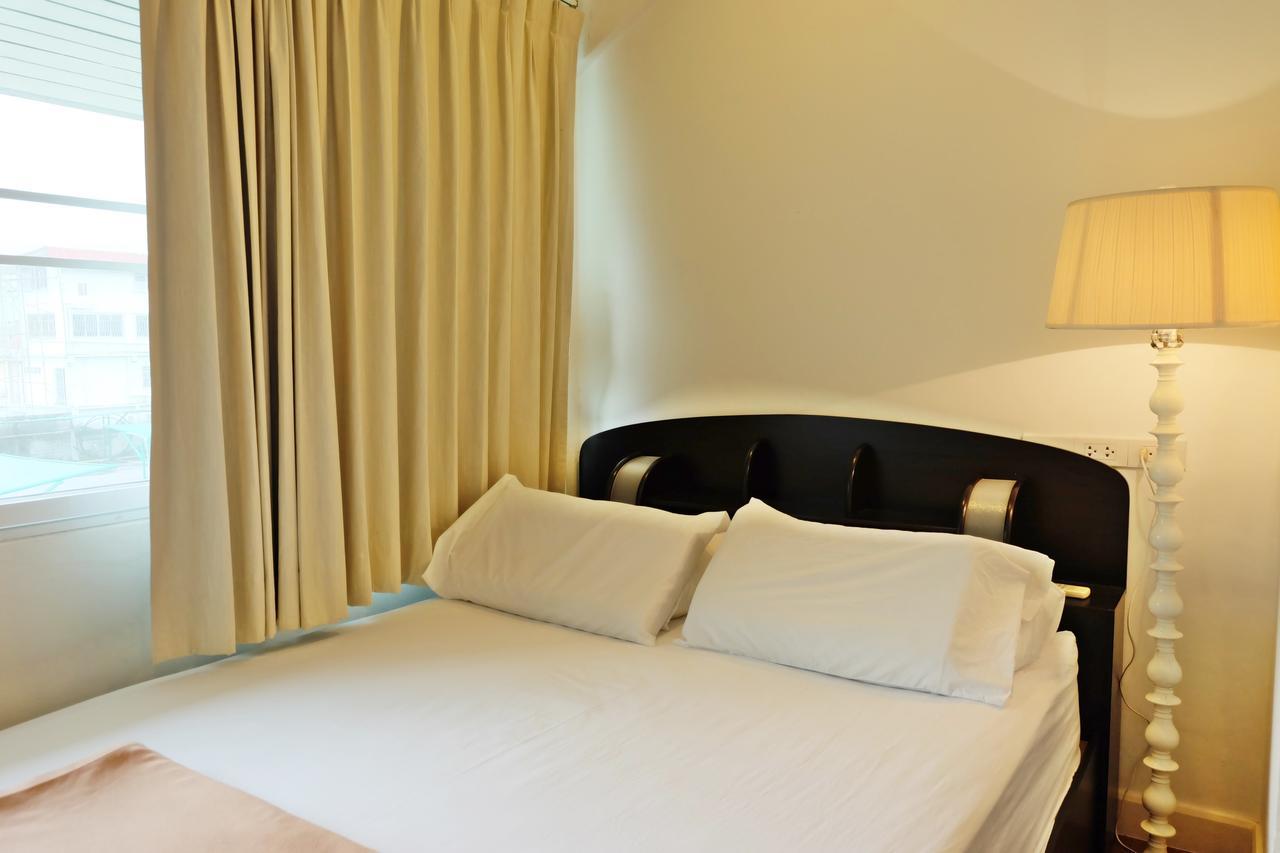 Baan Paan Sook Unitato Hostel Bangkok Bagian luar foto