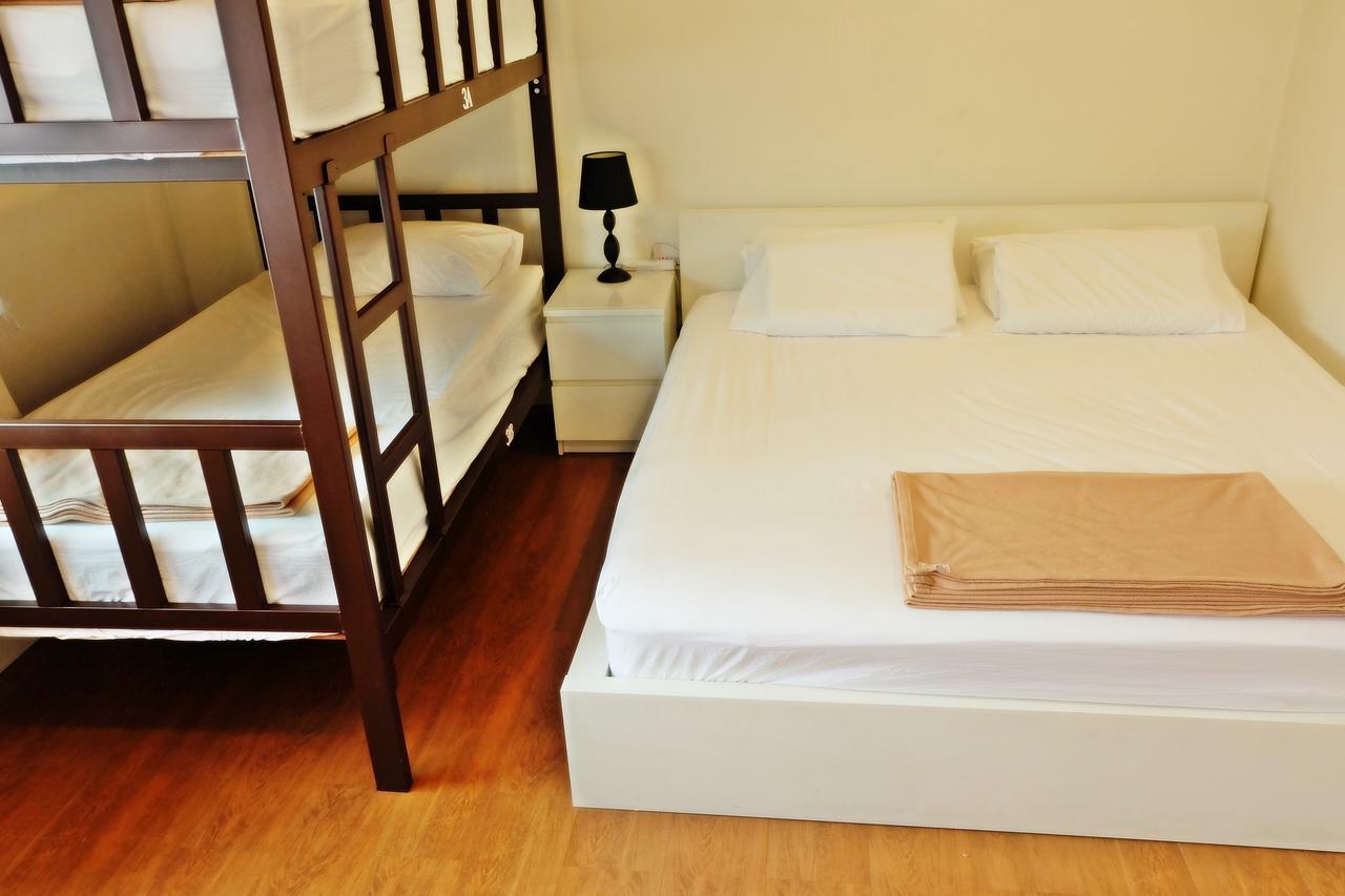 Baan Paan Sook Unitato Hostel Bangkok Bagian luar foto