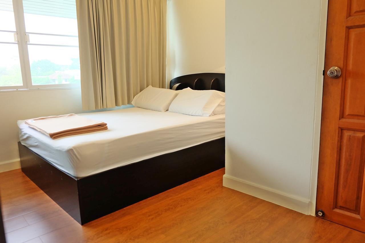 Baan Paan Sook Unitato Hostel Bangkok Bagian luar foto