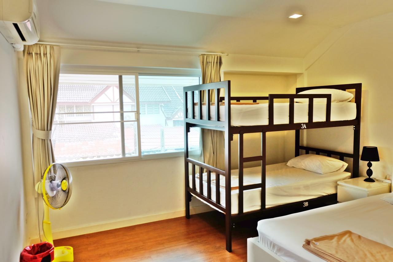 Baan Paan Sook Unitato Hostel Bangkok Bagian luar foto