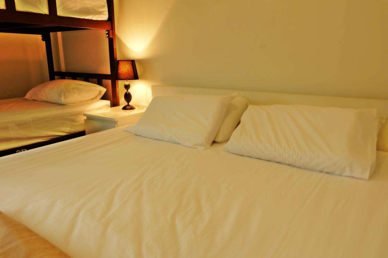 Baan Paan Sook Unitato Hostel Bangkok Bagian luar foto