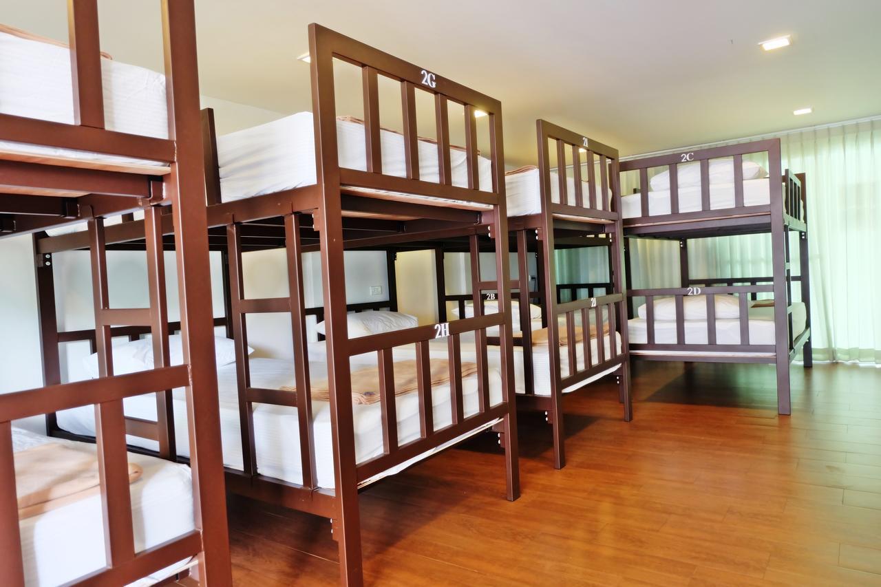 Baan Paan Sook Unitato Hostel Bangkok Bagian luar foto