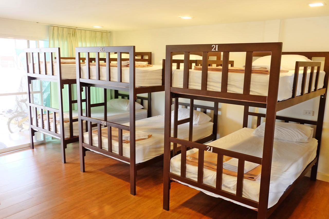 Baan Paan Sook Unitato Hostel Bangkok Bagian luar foto