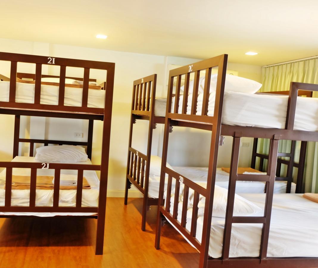 Baan Paan Sook Unitato Hostel Bangkok Bagian luar foto