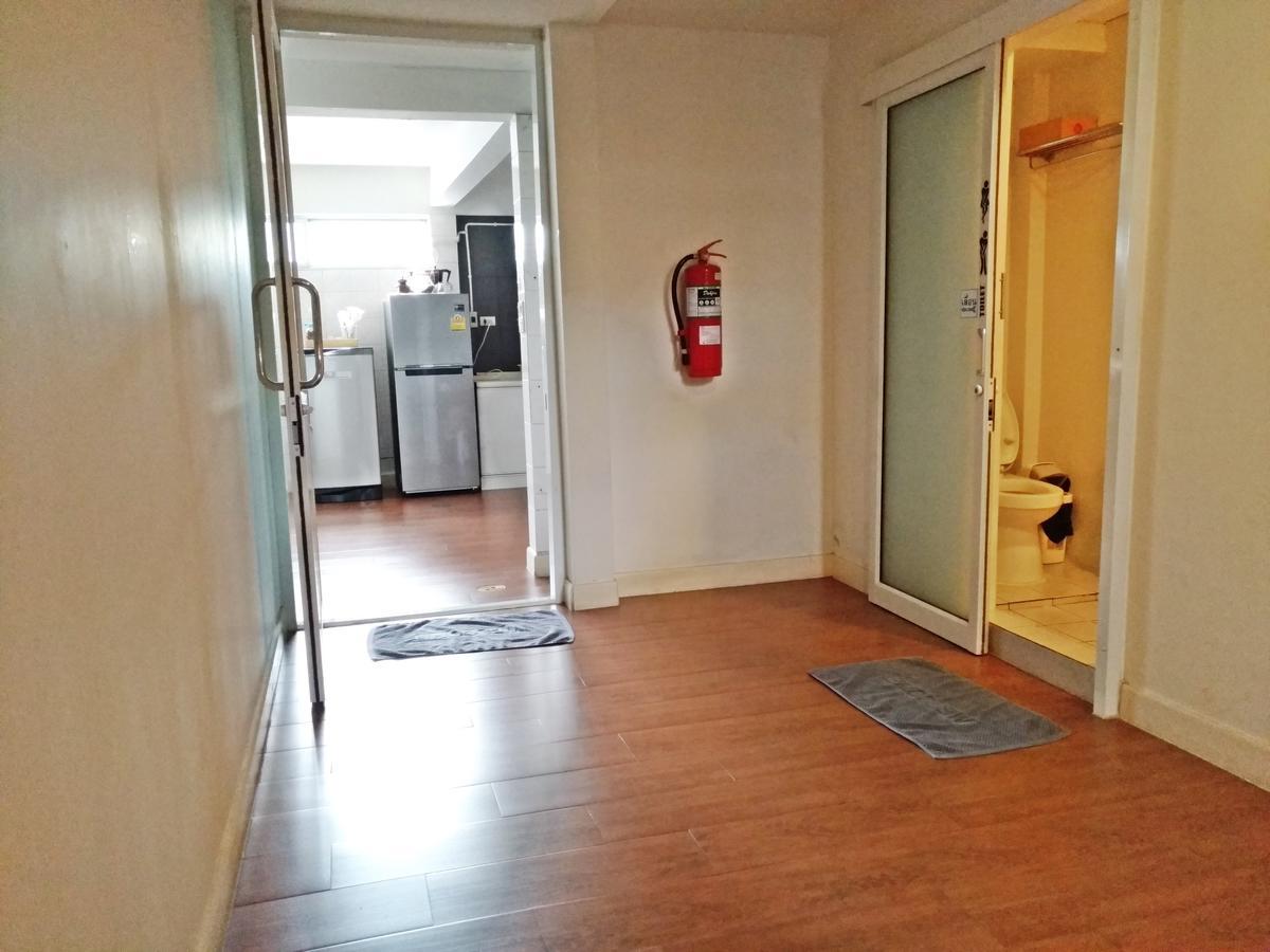 Baan Paan Sook Unitato Hostel Bangkok Bagian luar foto