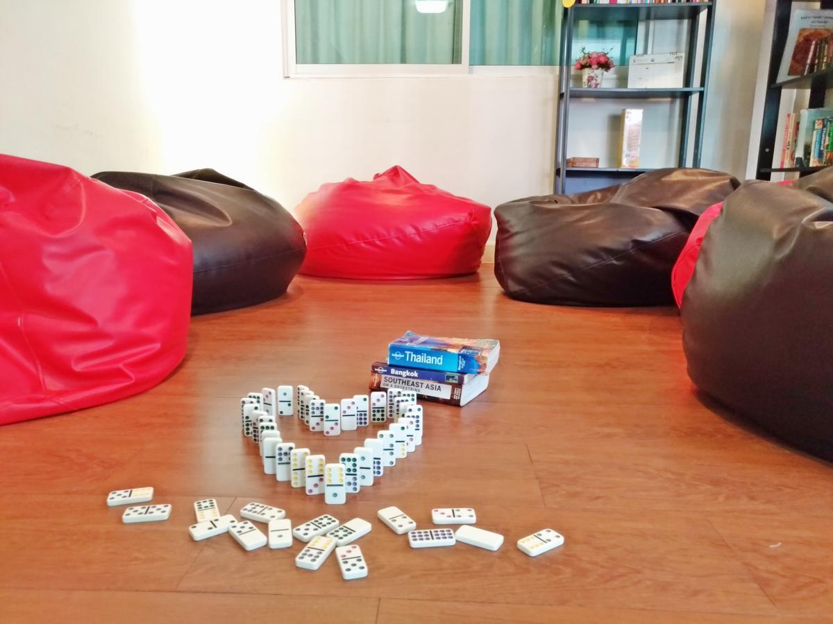 Baan Paan Sook Unitato Hostel Bangkok Bagian luar foto