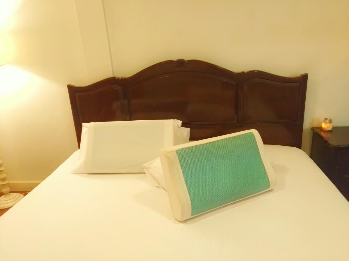 Baan Paan Sook Unitato Hostel Bangkok Bagian luar foto